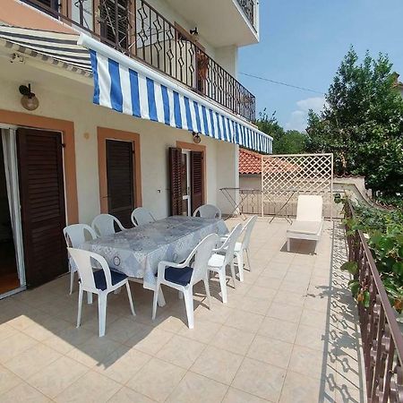 Guest House Ivo Ловран Екстериор снимка