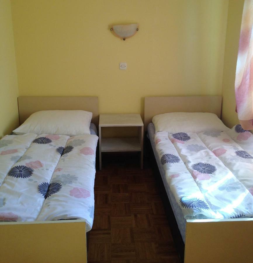 Guest House Ivo Ловран Екстериор снимка