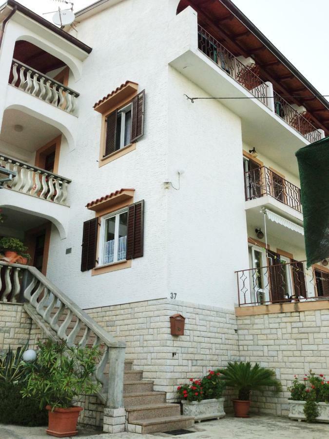 Guest House Ivo Ловран Екстериор снимка