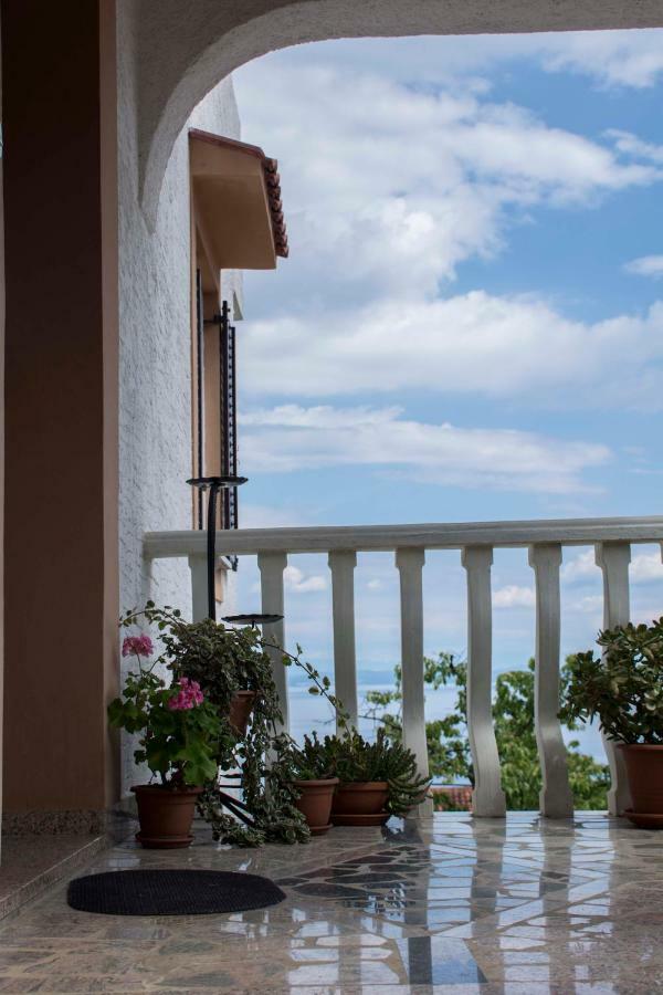 Guest House Ivo Ловран Екстериор снимка