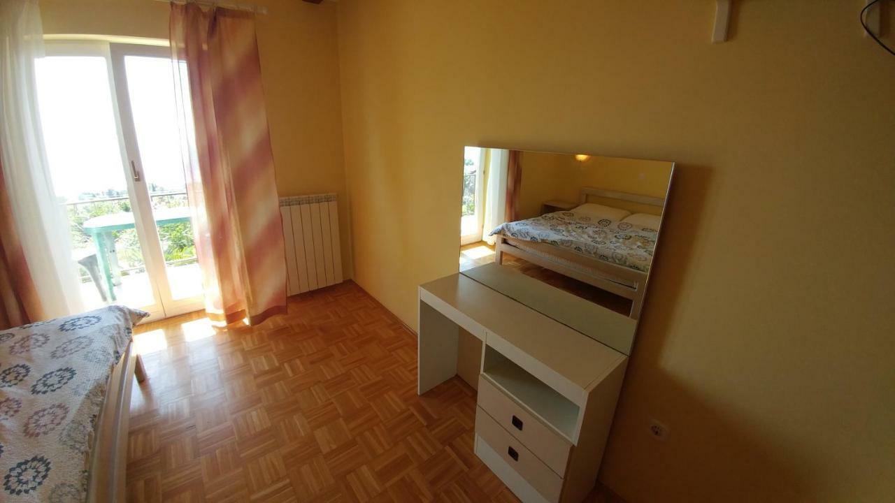Guest House Ivo Ловран Екстериор снимка