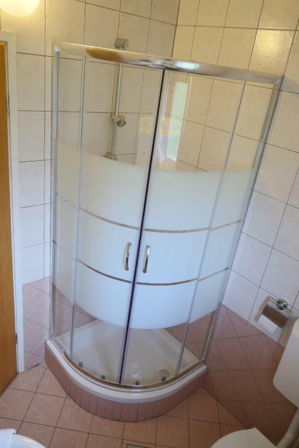 Guest House Ivo Ловран Екстериор снимка